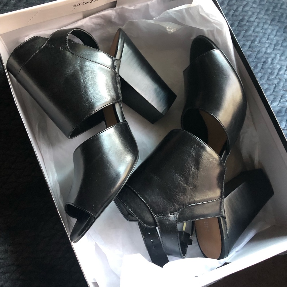 Shoes - Picture 4 of 5